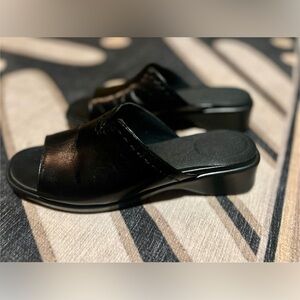 Munro Black Mules 🖤